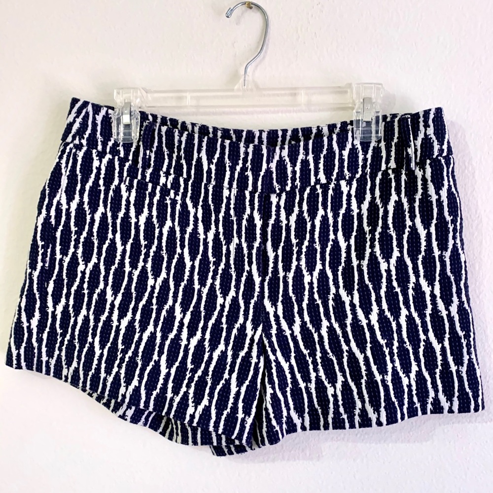 💕Loft Patterned Navy Shorts